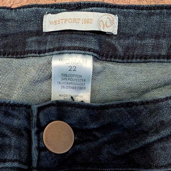 New Westport Signature Fit Denim Capri - Picture 7 of 8
